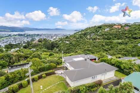 Photo of property in 60 Pokohiwi Road, Normandale, Lower Hutt, 5010