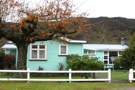 Photo of property in 5 Walsh Street, Reefton, 7830
