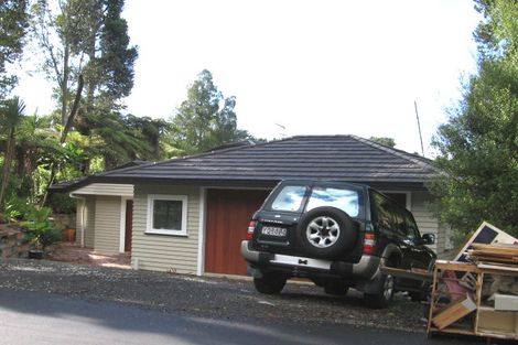 Photo of property in 18 Hollywood Avenue, Titirangi, Auckland, 0604