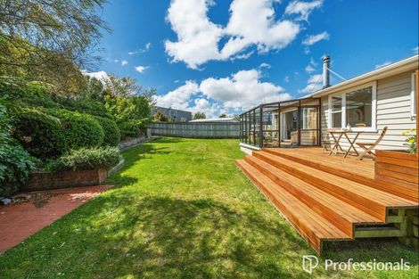 Photo of property in 18 Barberry Grove, Maungaraki, Lower Hutt, 5010