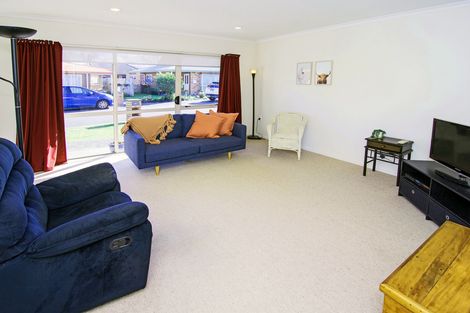 Photo of property in Holdsworth Villas, 62/2 William Donald Drive, Solway, Masterton, 5810