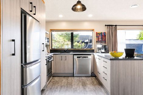 Photo of property in 67 Bowen Street, Cambridge, 3434