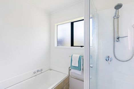 Photo of property in 45 Darren Crescent, Half Moon Bay, Auckland, 2012