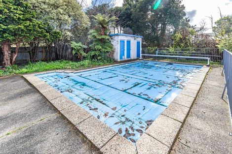 Photo of property in 47 Queenwood Road, Levin, 5510