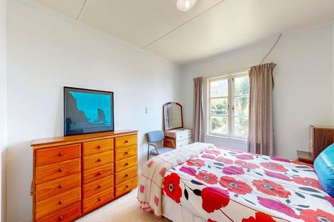 Photo of property in 128 Hampton Road, Whangamata, 3620