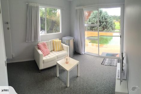 Photo of property in 14 Tarahanga Street, Northcote, Auckland, 0627