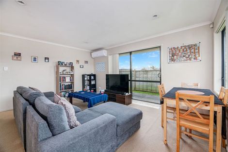Photo of property in 1 Chardonnay Rise, Henderson, Auckland, 0612