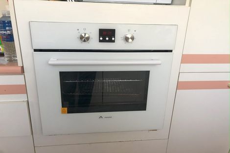 Photo of property in 10 Dundee Place, Blockhouse Bay, Auckland, 0600