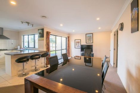 Photo of property in 14 Breon Place, Flat Bush, Auckland, 2016