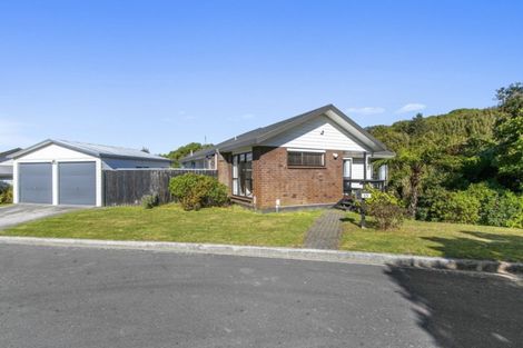 Photo of property in 35 Camellia Terrace, Maungaraki, Lower Hutt, 5010