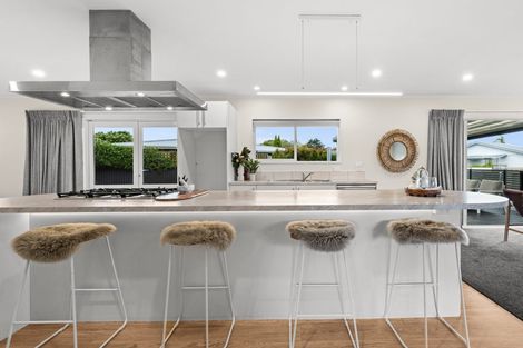 Photo of property in 10 Sutton Avenue, Clive, 4102