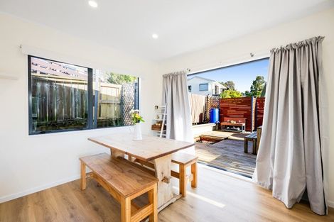 Photo of property in 15b Greta Place, Stanmore Bay, Whangaparaoa, 0932