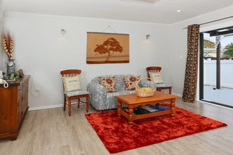 Photo of property in 3 Glen Marine Parade, Glendene, Auckland, 0602