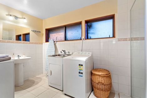 Photo of property in 1109 Scenic Drive North, Swanson, Auckland, 0816