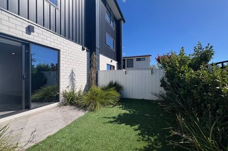 Photo of property in 2/59 Neil Avenue, Te Atatu Peninsula, Auckland, 0610