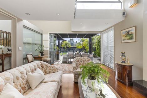 Photo of property in 13 Maritime Terrace, Birkenhead, Auckland, 0626
