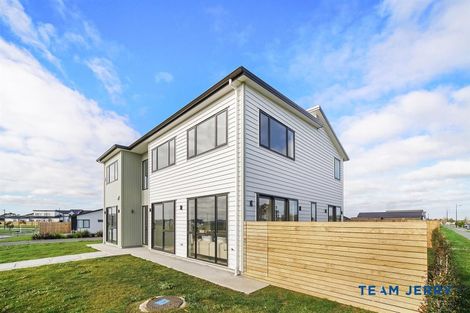 Photo of property in 1 Korowhiti Road, Clarks Beach, 2122