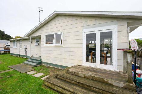 Photo of property in 17 Egmont Place, Westbrook, Palmerston North, 4412