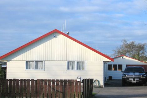 Photo of property in 98 Oakfield Crescent, Pukete, Hamilton, 3200