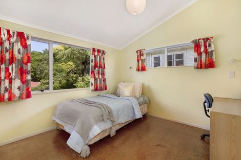 Photo of property in 5 Magdalen Street, Tawa, Wellington, 5028