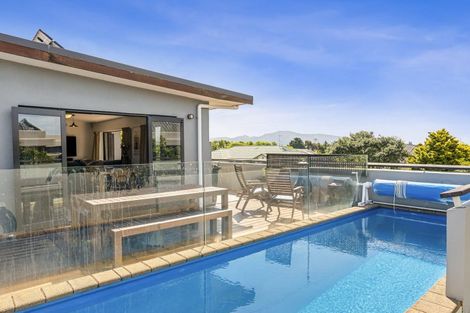 Photo of property in 8 Millennium Hill, Paraparaumu, 5032