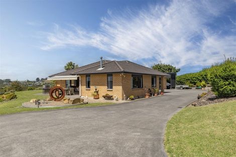 Photo of property in 15 Gavinike Place, Waimauku, 0812