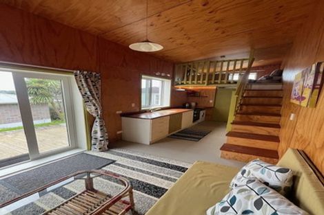 Photo of property in 51 Onewa Road, Northcote, Auckland, 0627