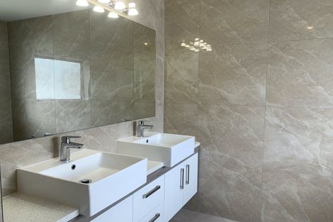 Photo of property in 98 Cardiff Road, Pakuranga, Auckland, 2010