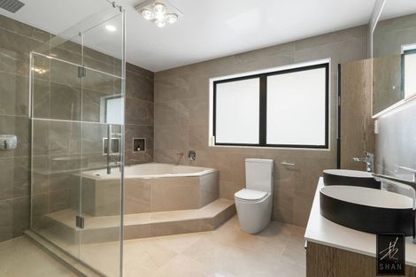 Photo of property in 21 Colliston Rise, Pinehill, Auckland, 0632