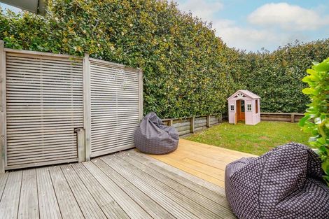 Photo of property in 79 Hobsonville Road, West Harbour, Auckland, 0618
