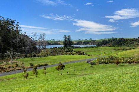 Photo of property in 2 Taha Puke Road, Okura Bush, Silverdale, 0794