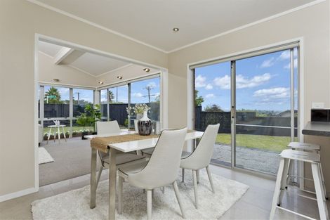 Photo of property in 1/134 Arran Road, Browns Bay, Auckland, 0630