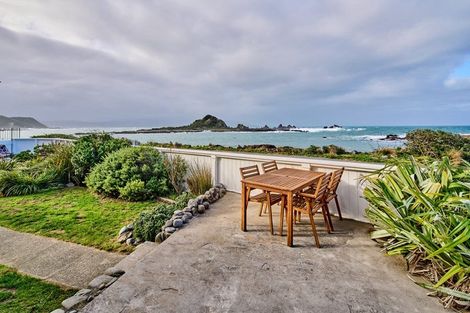 Photo of property in 336 The Esplanade, Island Bay, Wellington, 6023