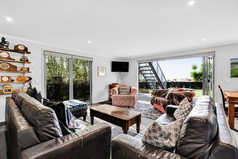 Photo of property in 3 Baring Terrace, Strandon, New Plymouth, 4312
