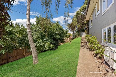 Photo of property in 2 Fairmount Road, Titirangi, Auckland, 0604