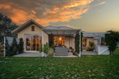 Photo of property in 14 Riverside Way, Amberley, 7410