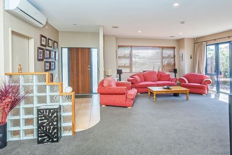 Photo of property in 9 Fearnley Grove, Albany, Auckland, 0632