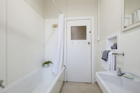 Photo of property in 94 Kauri Street, Miramar, Wellington, 6022