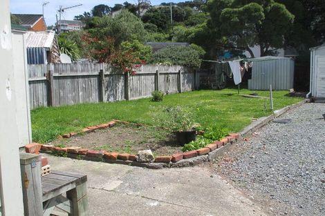 Photo of property in 74 Kilbirnie Crescent, Kilbirnie, Wellington, 6022