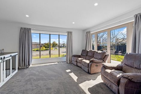 Photo of property in 16 Sovereign Gardens, Halswell, Christchurch, 8025