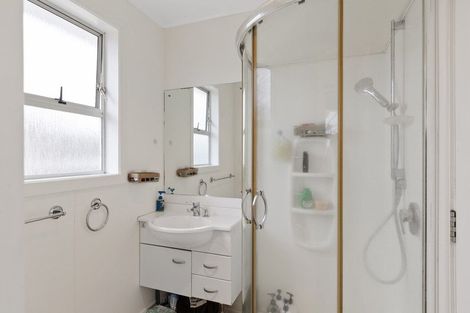 Photo of property in 30 Battersea Place, Roslyn, Palmerston North, 4414