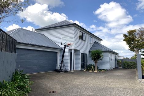 Photo of property in 2/100 Eversleigh Road, Belmont, Auckland, 0622