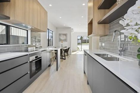 Photo of property in 73 Highland Park Drive, Botany Downs, Auckland, 2010