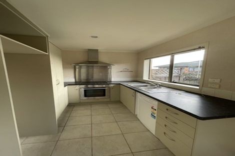 Photo of property in 2/106 Triangle Road, Massey, Auckland, 0614