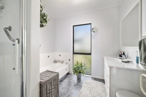 Photo of property in 39b Aquarius Drive, Kawaha Point, Rotorua, 3010