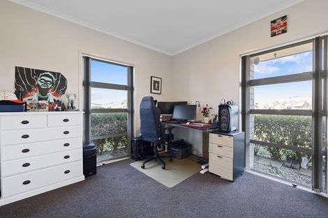 Photo of property in 32 Rainey Crescent, Papamoa Beach, Papamoa, 3118