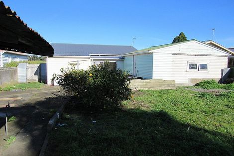 Photo of property in 12 Burns Street, Hawera, 4610