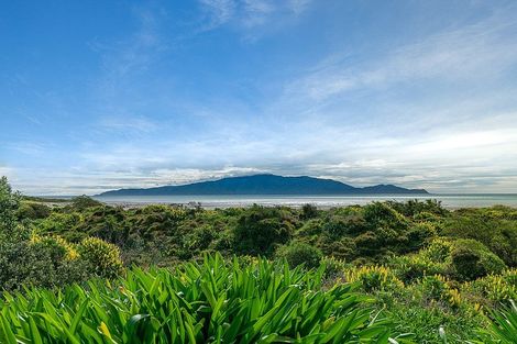 Photo of property in 41 Field Way, Waikanae Beach, Waikanae, 5036