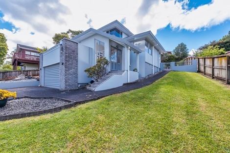 Photo of property in 13 Lagoon Way, West Harbour, Auckland, 0618
