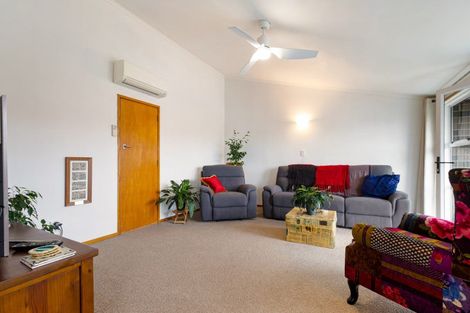 Photo of property in 3/50 Old Lake Road, Narrow Neck, Auckland, 0624